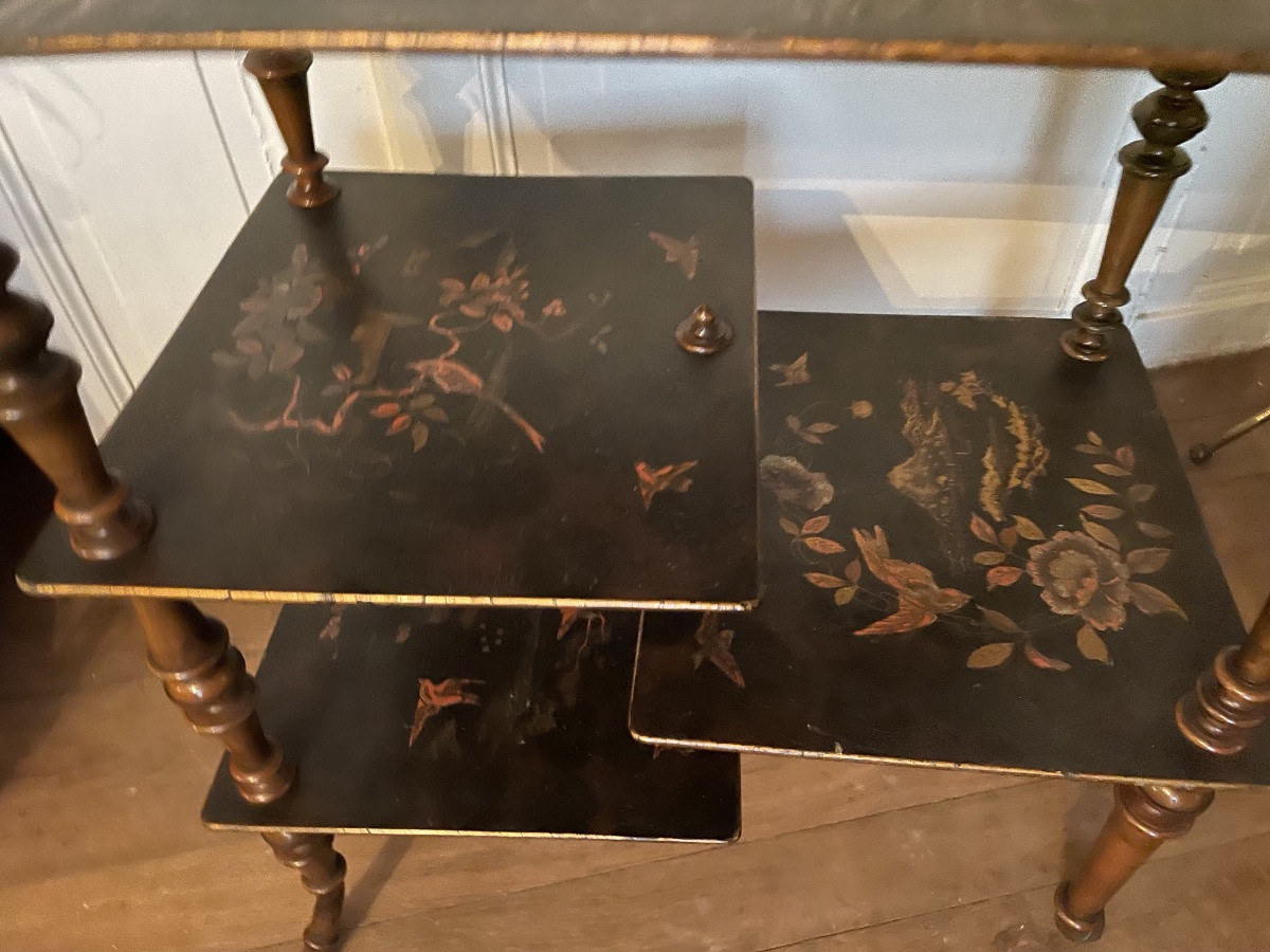 Table volante aux plateaux de laque -photo-4