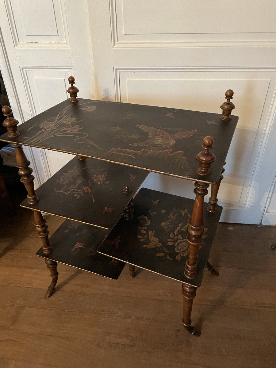 Table volante aux plateaux de laque -photo-5
