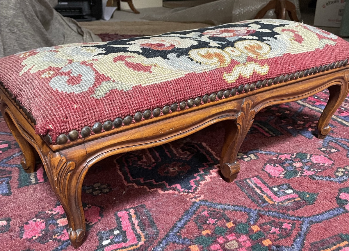 PETITE BANQUETTE BOUT DE PIED DE STYLE LOUIS XV