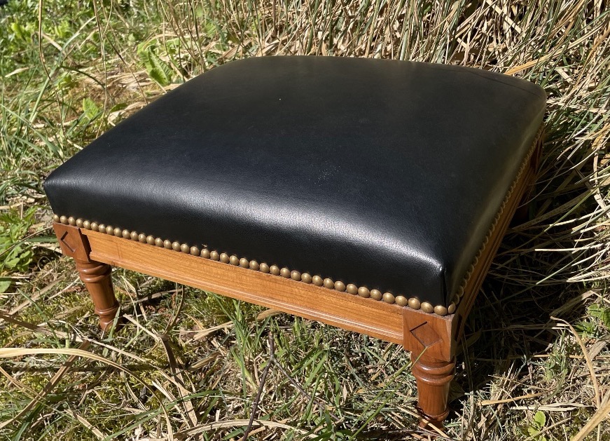 Footrest Covered In Black Leather -photo-2