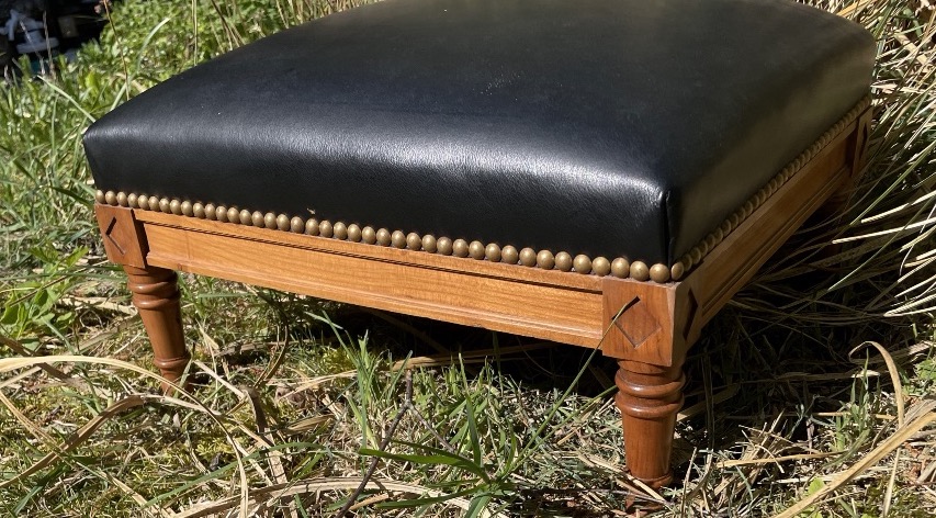 Footrest Covered In Black Leather -photo-4