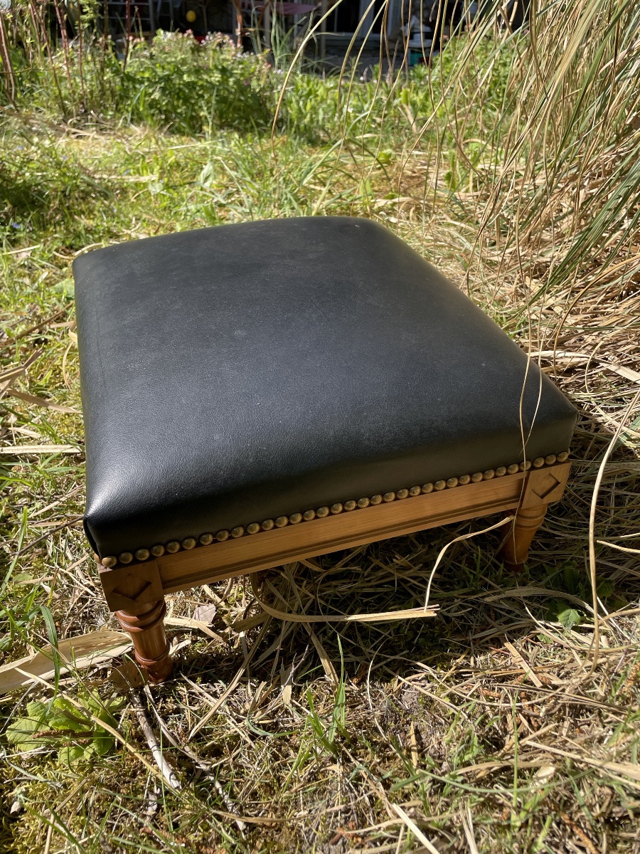Footrest Covered In Black Leather -photo-5