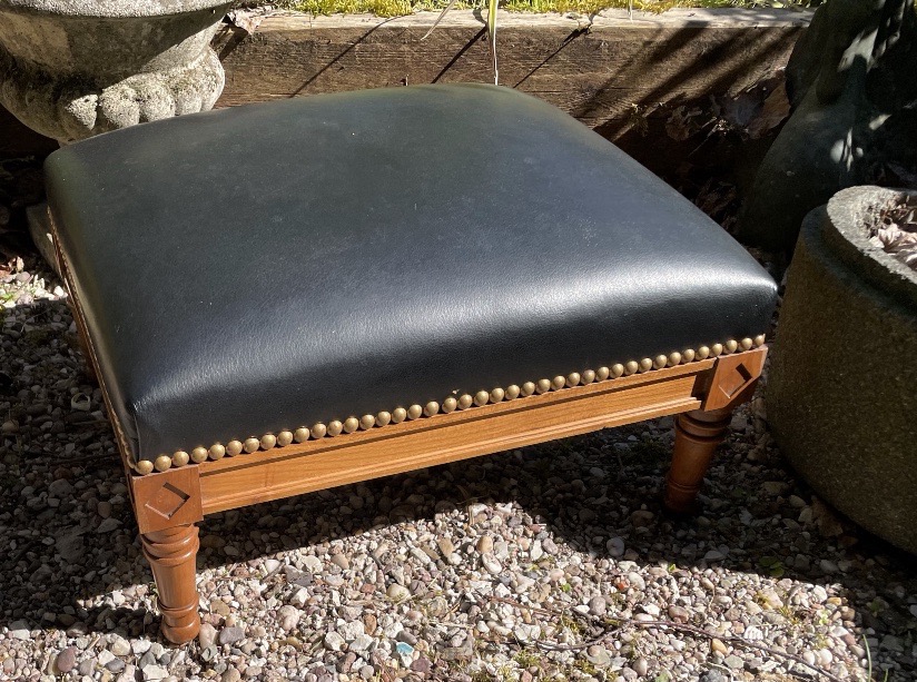 Footrest Covered In Black Leather -photo-8