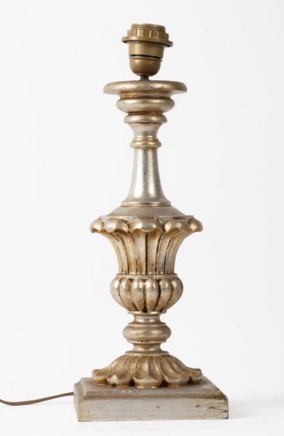 Pied de lampe en bois et feuille d’argent 