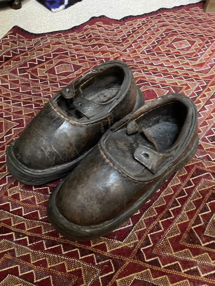 A Pair Of Imposing Tanner's Shoes, 18th Century, Museum -photo-3