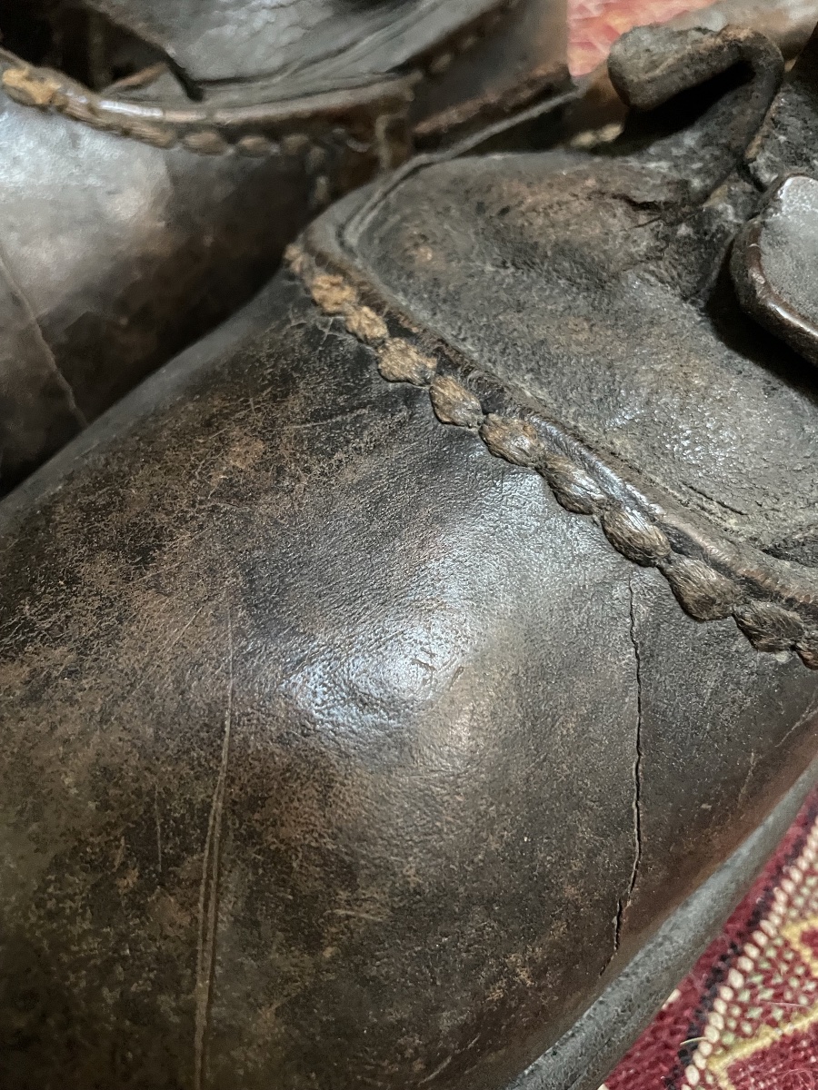 A Pair Of Imposing Tanner's Shoes, 18th Century, Museum -photo-1