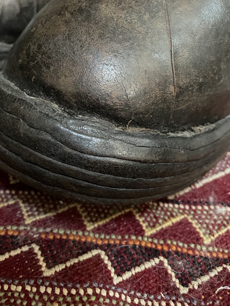 A Pair Of Imposing Tanner's Shoes, 18th Century, Museum -photo-2