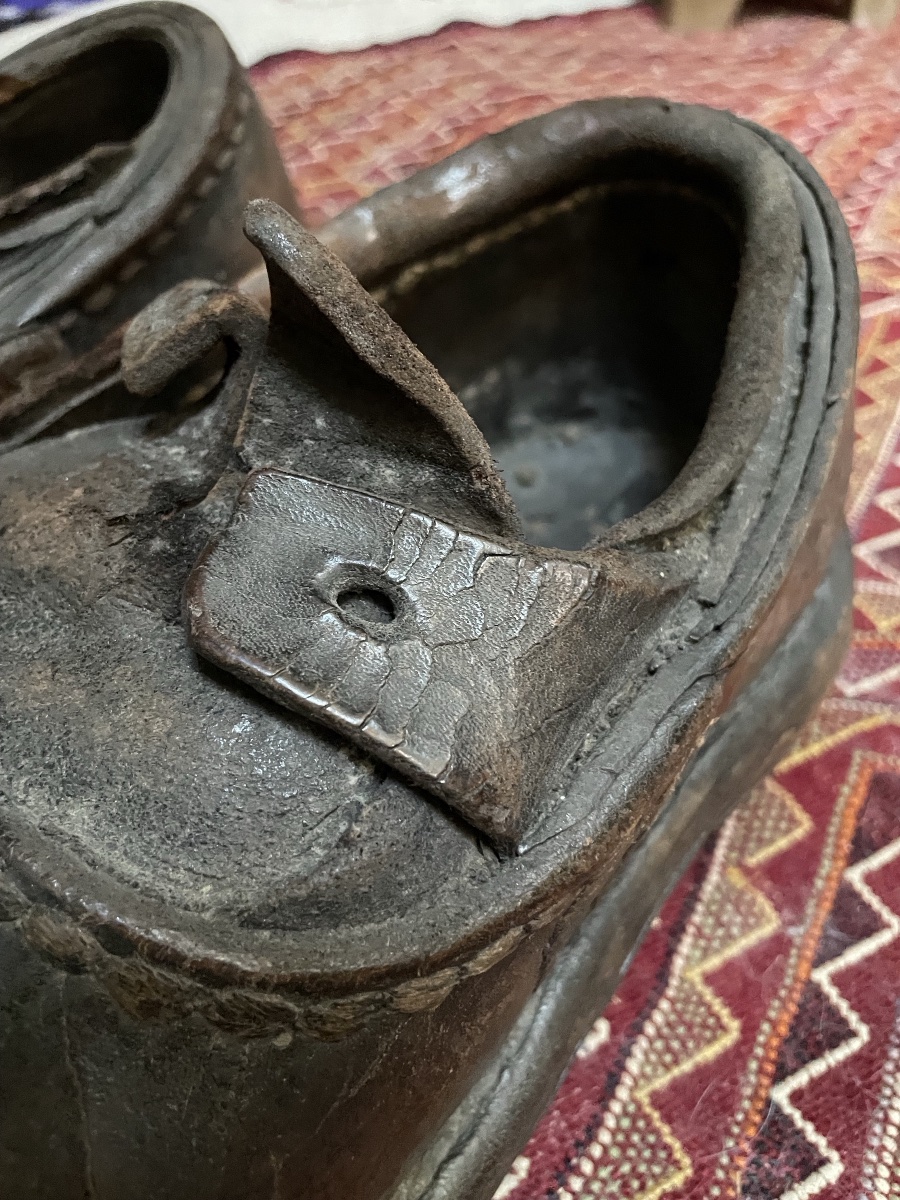 A Pair Of Imposing Tanner's Shoes, 18th Century, Museum -photo-3