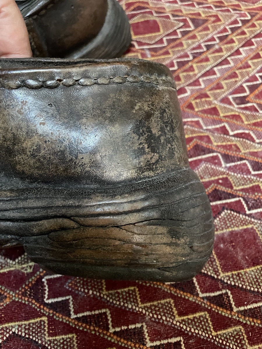 A Pair Of Imposing Tanner's Shoes, 18th Century, Museum -photo-4