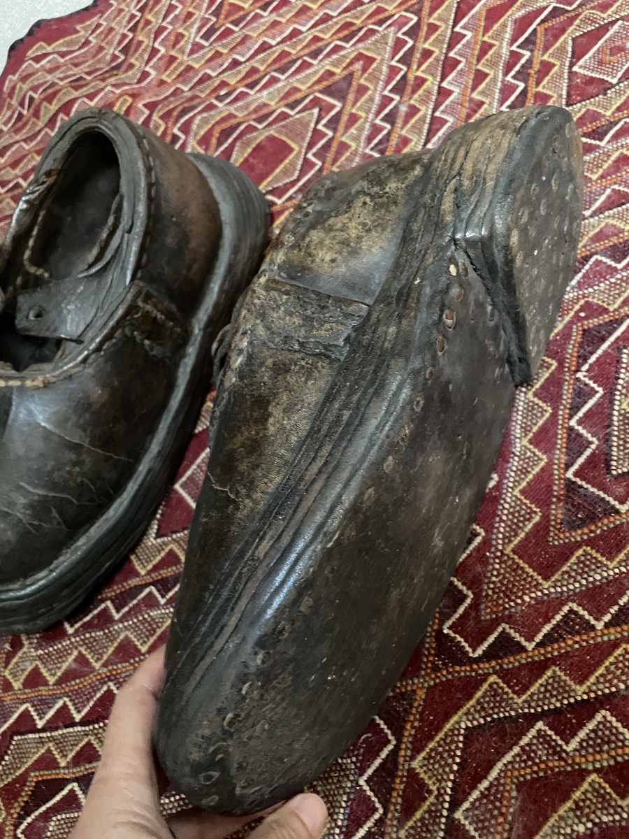 A Pair Of Imposing Tanner's Shoes, 18th Century, Museum -photo-5