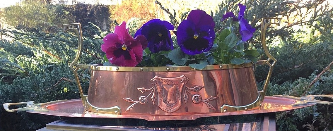 Large Planter And Its Arts And Crafts-style Base (62.5 Cm)