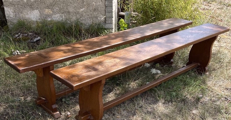 La paire de bancs de monastère 