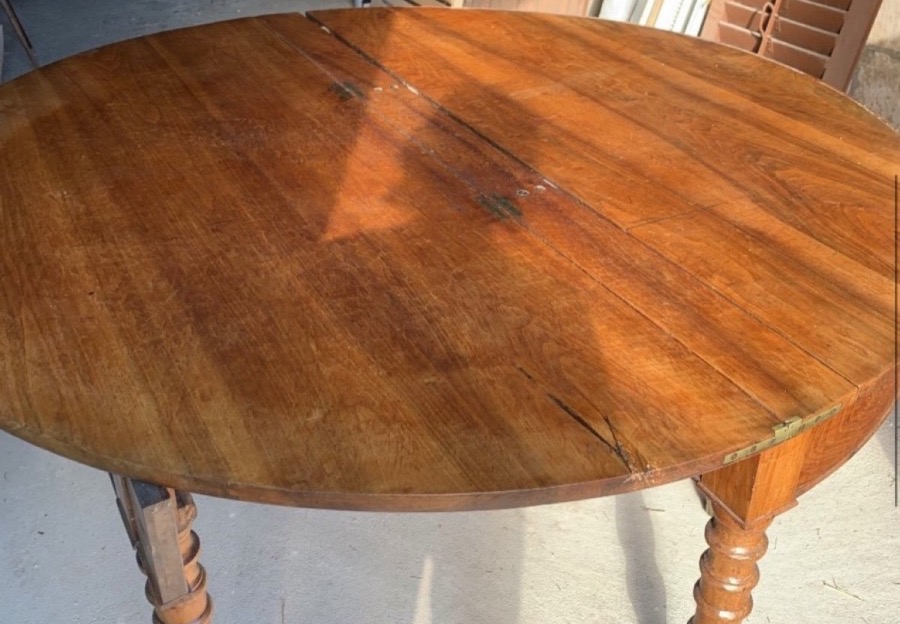 TRÈS GRANDE TABLE DE SALLE À MANGER NOYER 8 PIEDS (163 CM DE DIAMETRE)-photo-4