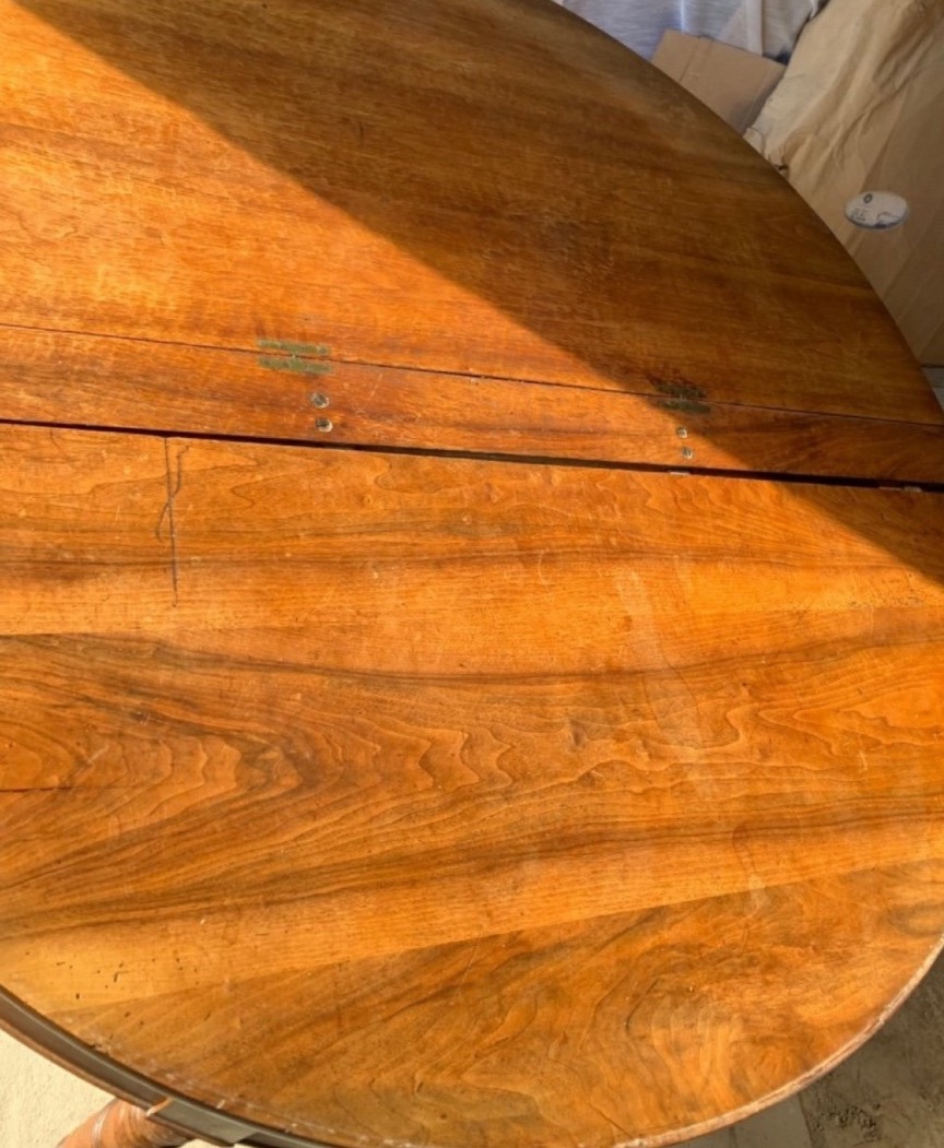 TRÈS GRANDE TABLE DE SALLE À MANGER NOYER 8 PIEDS (163 CM DE DIAMETRE)-photo-4