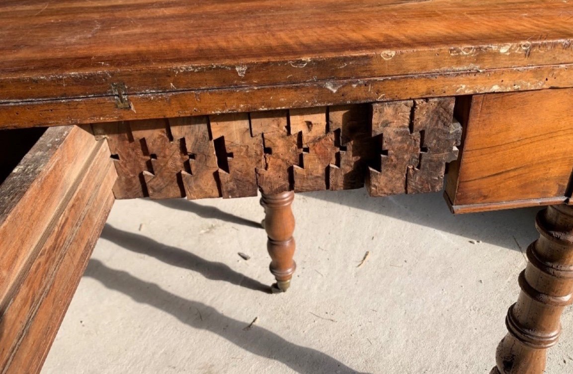 TRÈS GRANDE TABLE DE SALLE À MANGER NOYER 8 PIEDS (163 CM DE DIAMETRE)-photo-7