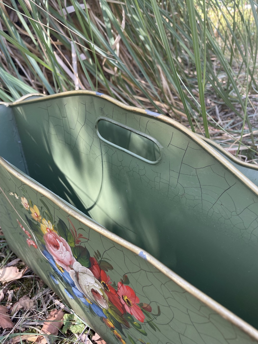 Lacquered Sheet Metal Magazine Rack -photo-2