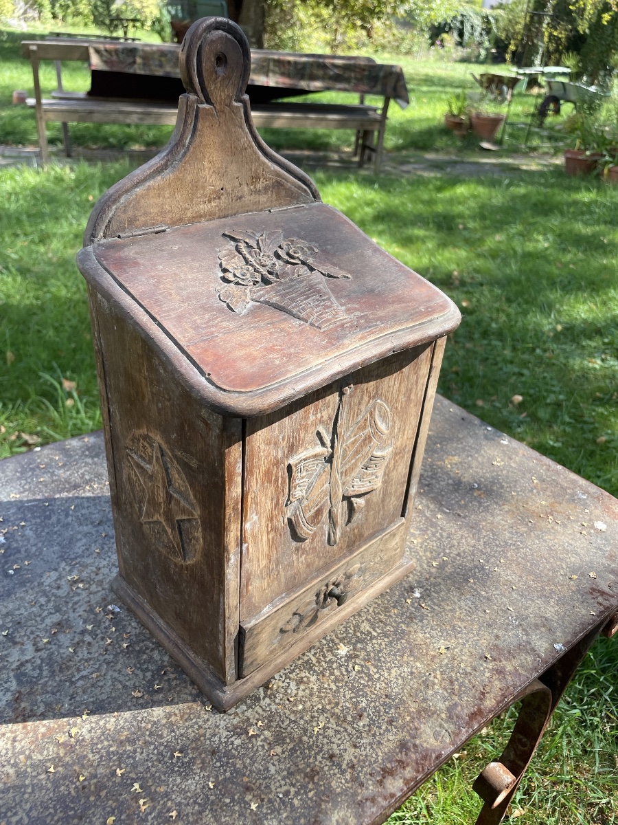 Folk Art: Carved Salt Shaker -photo-3