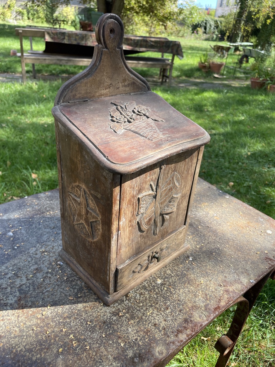 Folk Art: Carved Salt Shaker -photo-4