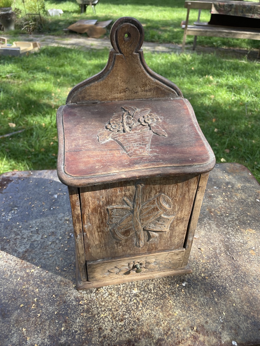 Folk Art: Carved Salt Shaker -photo-7