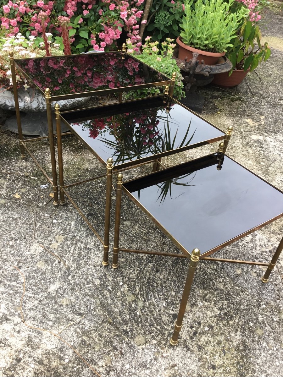  3 Tables Gigognes Bronze Doré Plateaux Opaline Noire Entretoise En X