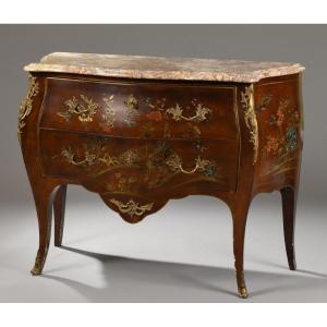Curved Louis XV Style Lacquered Commode With Chinese Decor