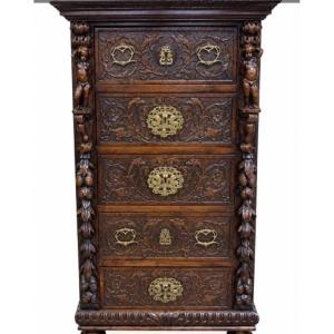 Chiffonnier en noyer sculpté , montants à caryatides et chutes de fruits