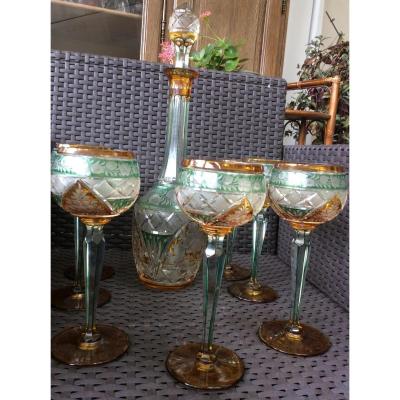 Sept Verres Sur Pied Et Carafe En Cristal 