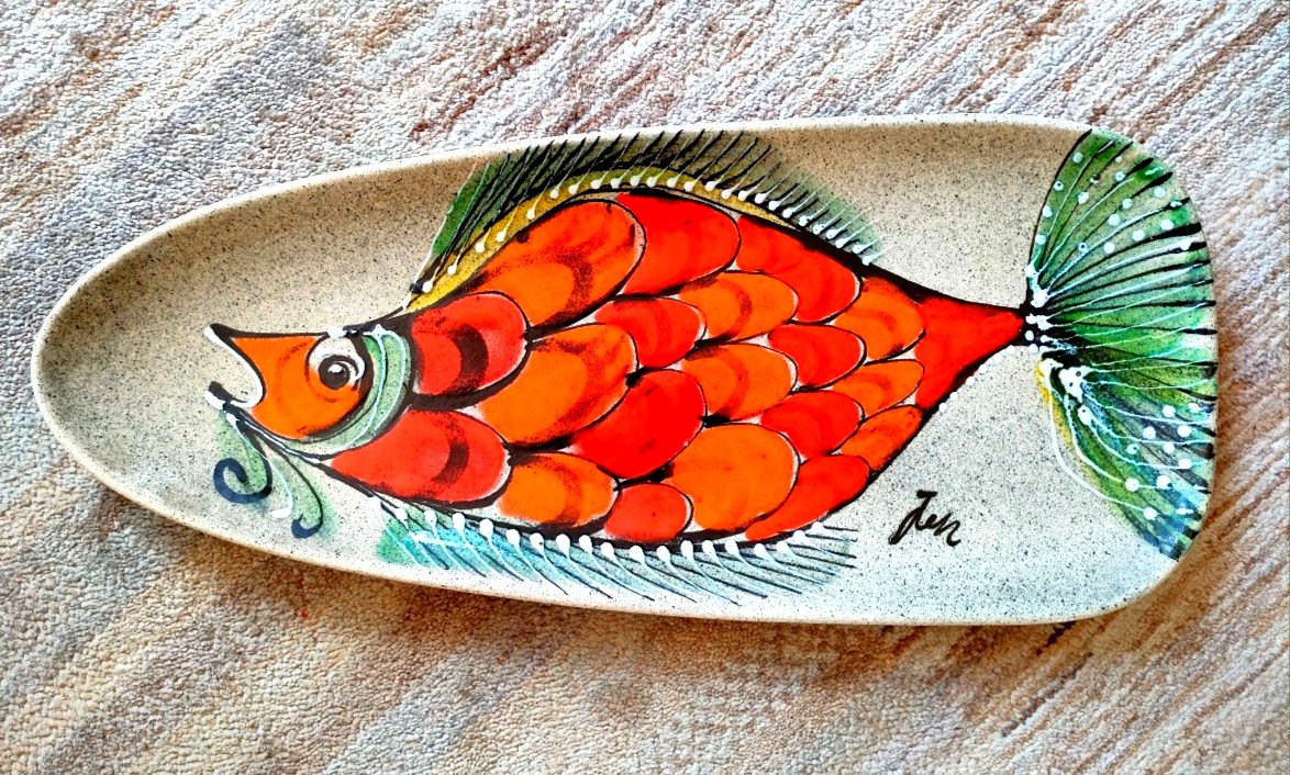 Jen, Grand Plat Céramique Au Décor De Poisson, Signé Au Dos, Marque Double C