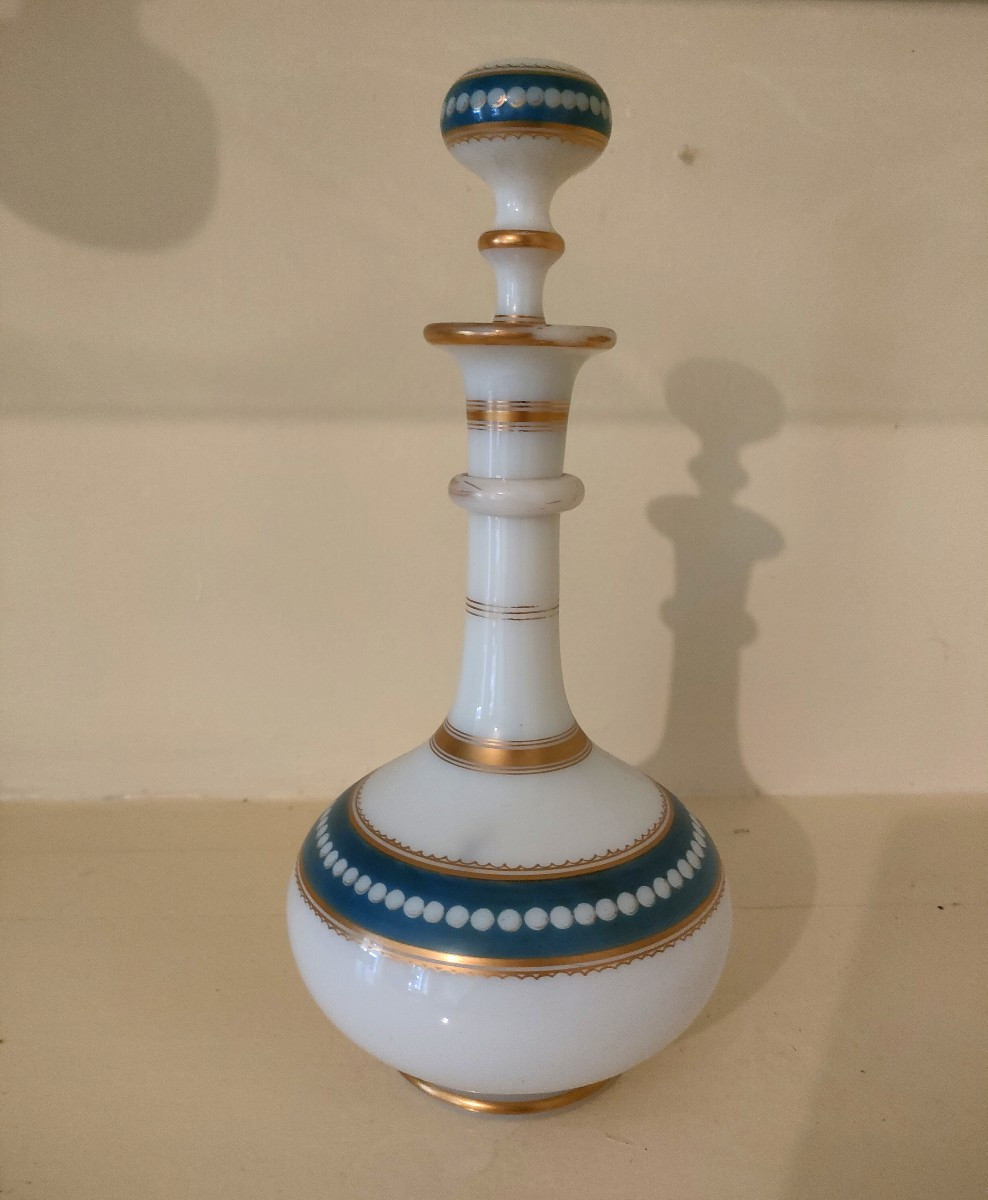 White Opaline Water Glass With Napoleon III, Blue And Gold Decor, Restored Tray-photo-3