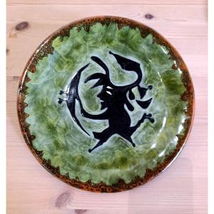 Jean Lurçat (1888-1966), Assiette en céramique au profil d'homme, Sant Vicens, signée