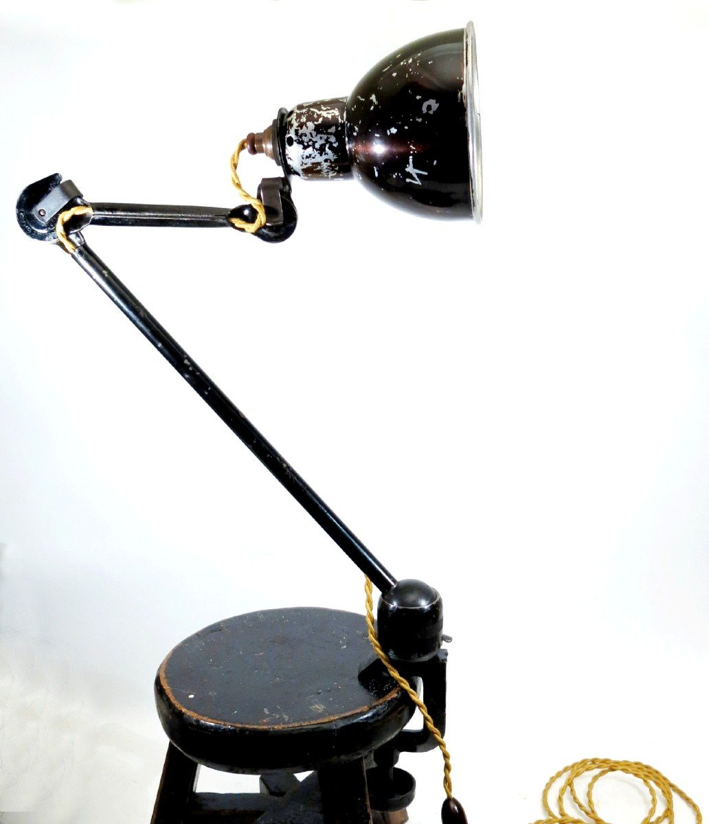 Lampe ajustable gras N° 204 laquée noire, petit modèle.