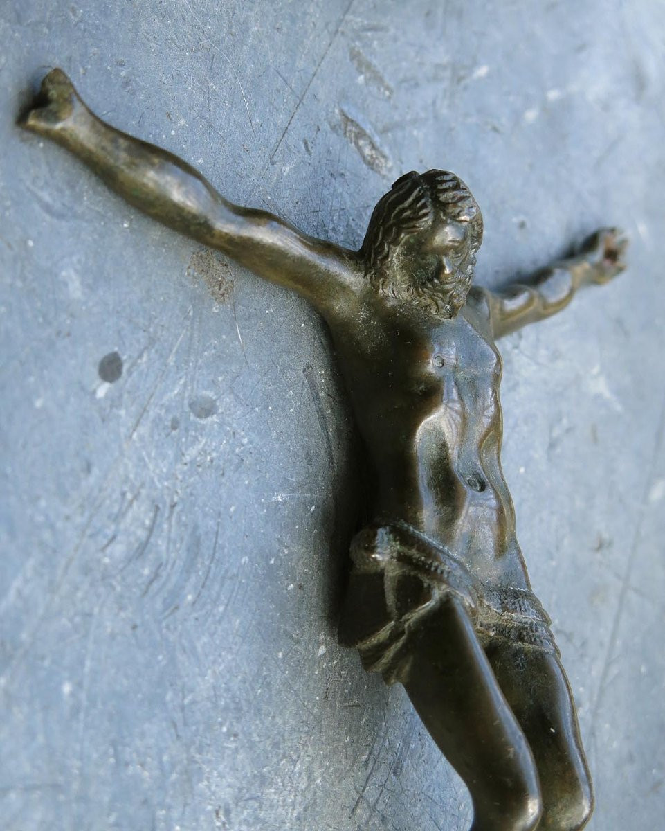Petit christ d'applique en bronze du XVIIème siècle à la Jean de Bologne.-photo-4