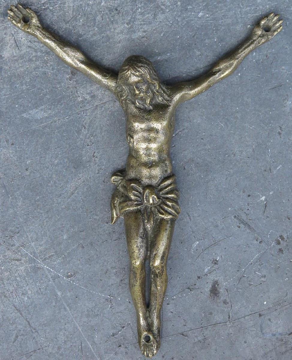 Beau petit christ d'applique en bronze fin XVI, début XVIIème siècle.