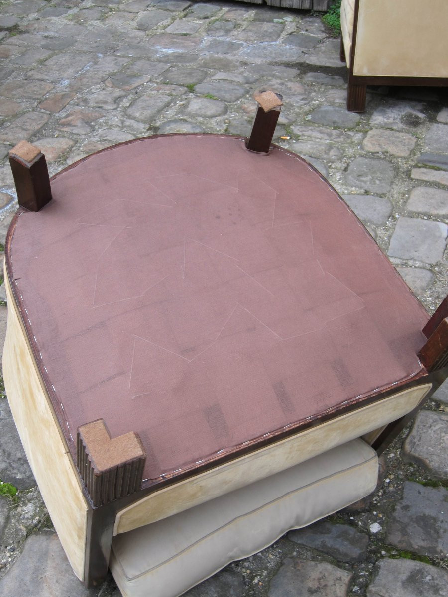 Salon Art Déco années 30-40 composé d'un canapé et de quatre fauteuils.-photo-2