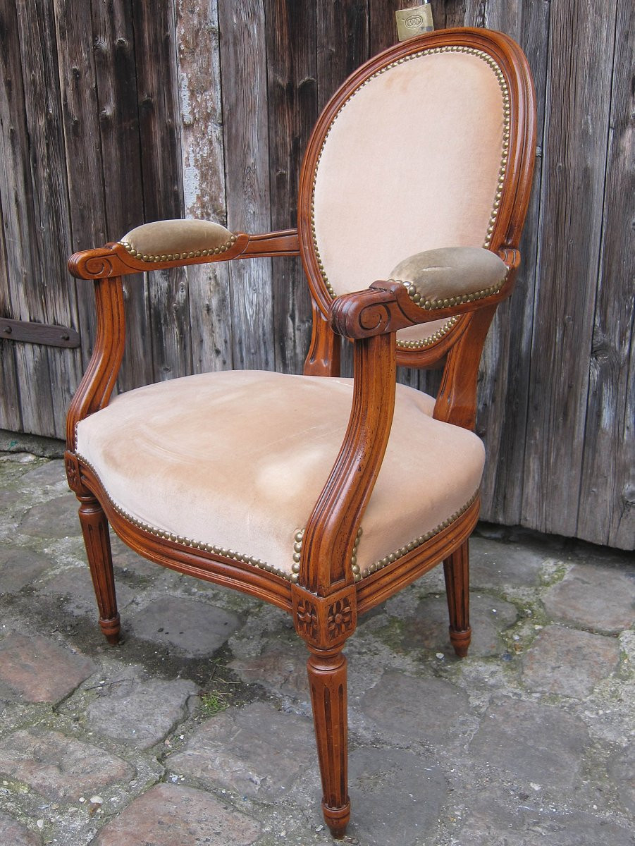 Paire de fauteuils médaillon de style L XVI.-photo-2