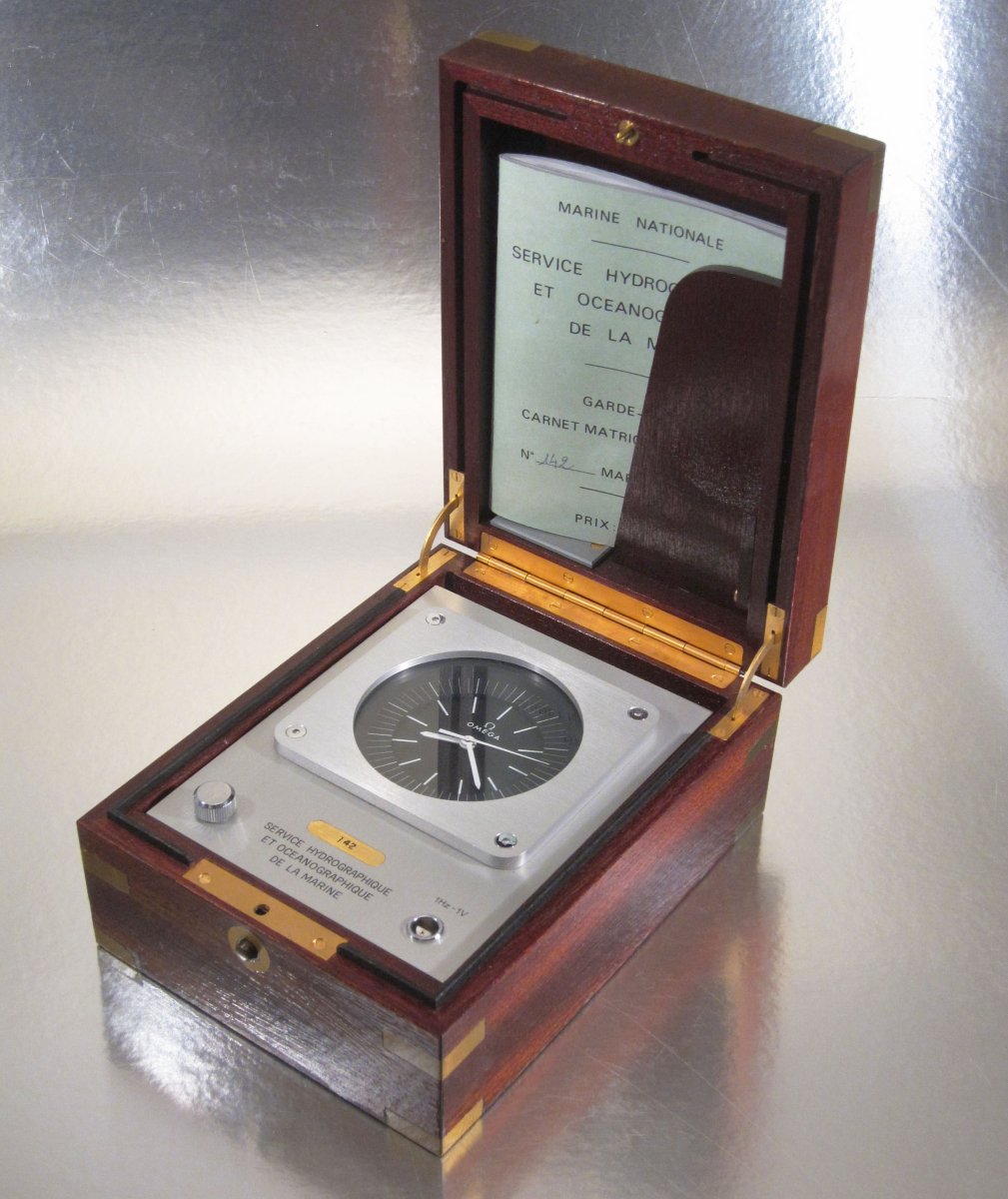Chronomètre Marine nationale OMEGA Cal. 1525 Megaquartz  4,19 Mhz. Boîtier acajou.-photo-2