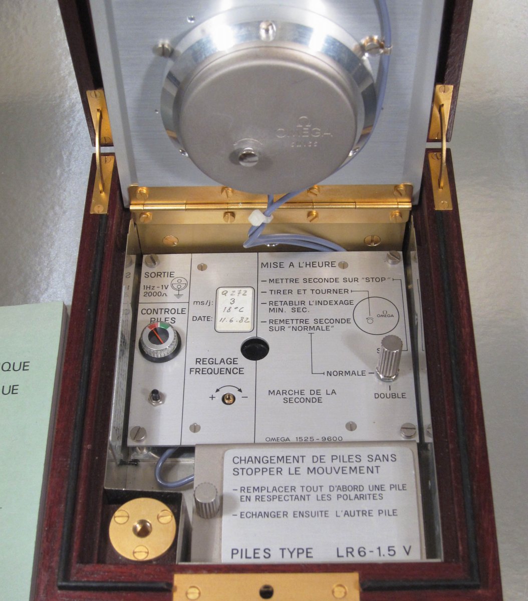 Chronomètre Marine nationale OMEGA Cal. 1525 Megaquartz  4,19 Mhz. Boîtier acajou.-photo-4