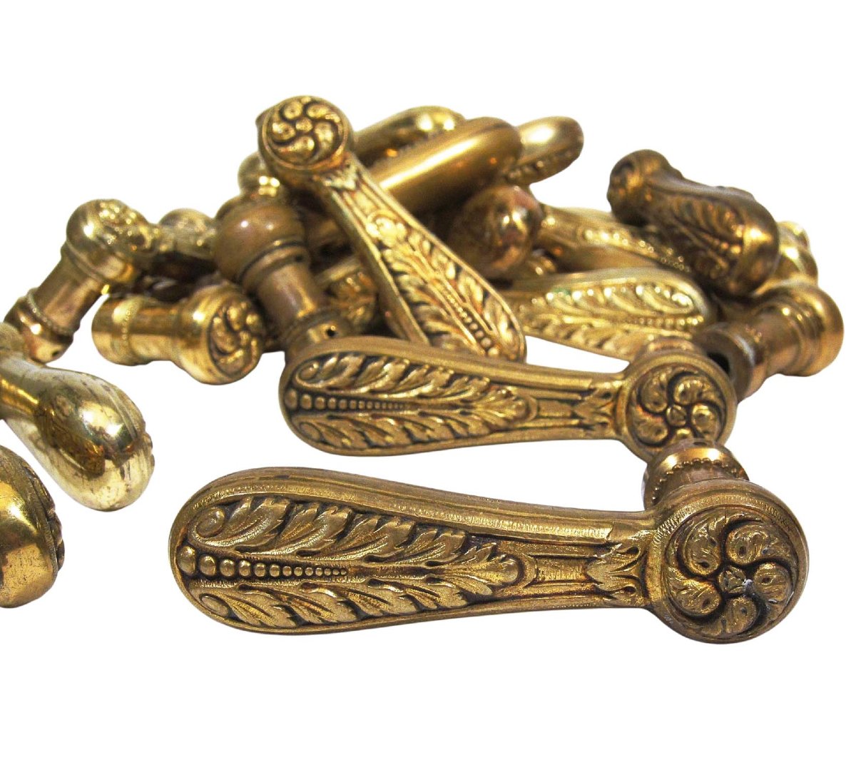 Dix-huit poignées de porte en bronze de style Louis XVI.-photo-2