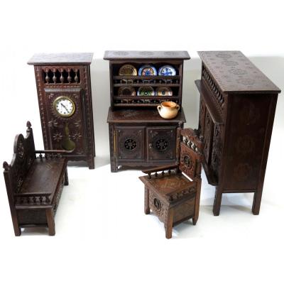 Petits meubles bretons miniatures de poupée. Plozévet, vers 1930-40.