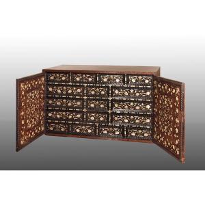 Colonial Cabinet Mexico Or Peru, Enconchado Furniture. End Of The 17th Century.