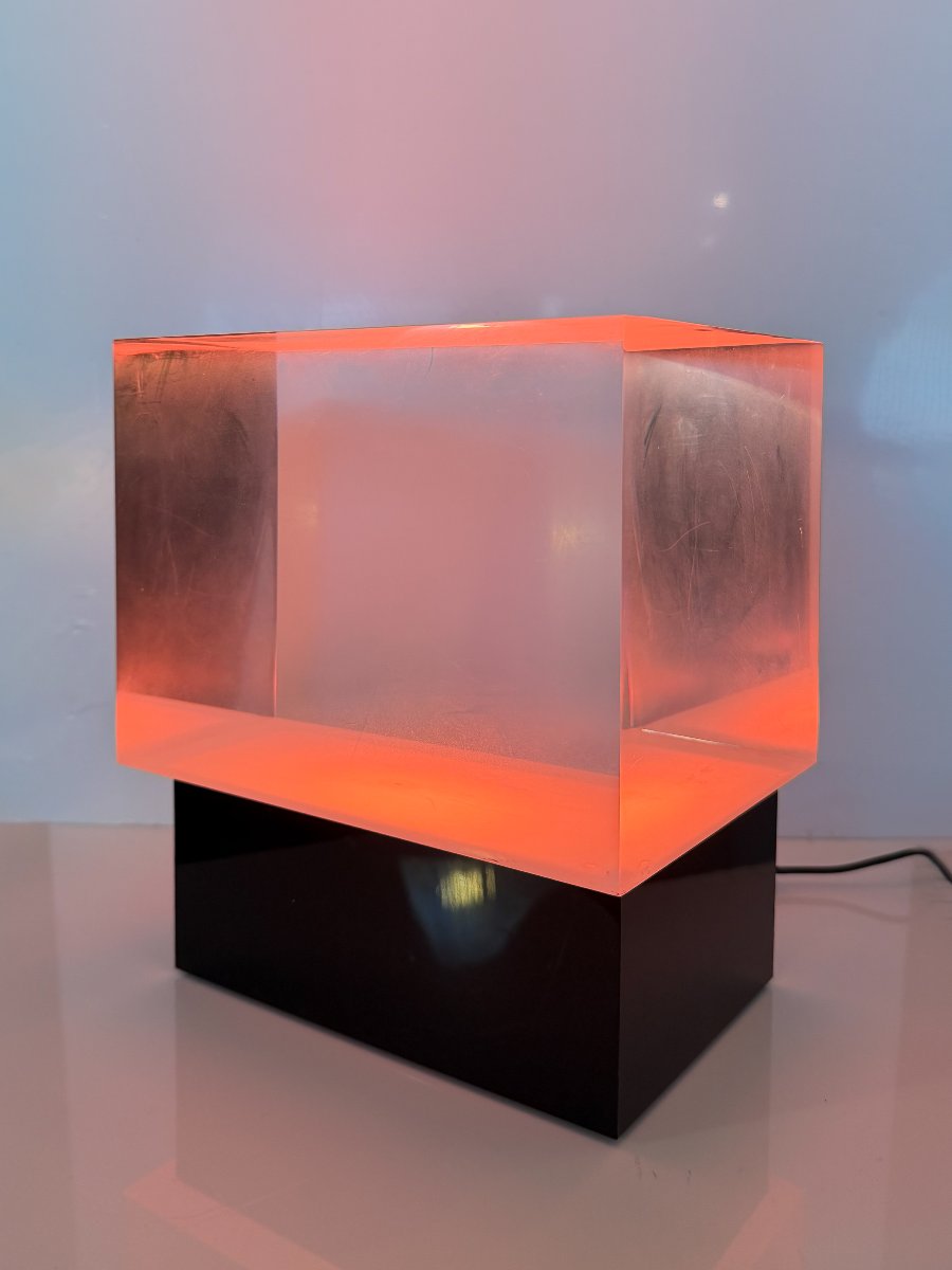 Minimalist Table Lamp In Acrylic Resin-photo-2