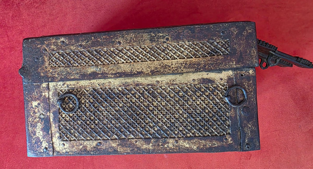 Coffret dit de "messager" époque fin 15eme siècle  fer forgé doré -photo-7