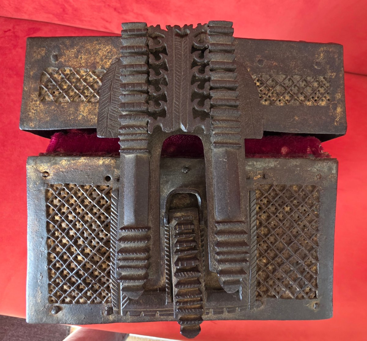 Coffret dit de "messager" époque fin 15eme siècle  fer forgé doré -photo-8