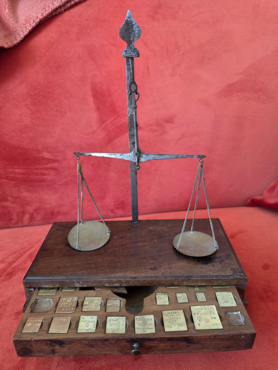 Important Italian Money Changer's Balance With Hallmarks – Late 18th Or Early 19th Century