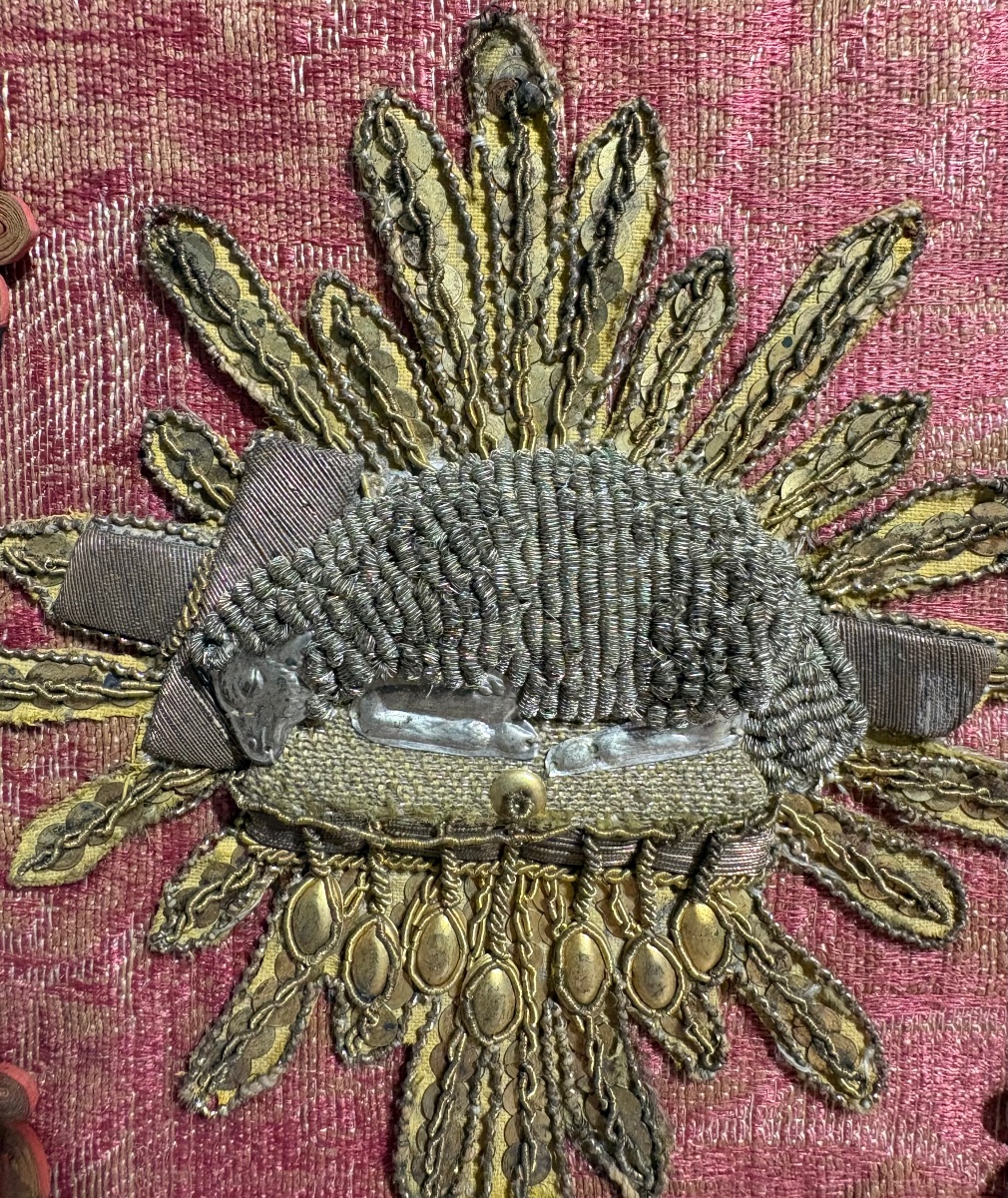 "Agneau Pascal", Broderie de fils d'argent et doré, fin 18ème / début 19ème siècle-photo-2