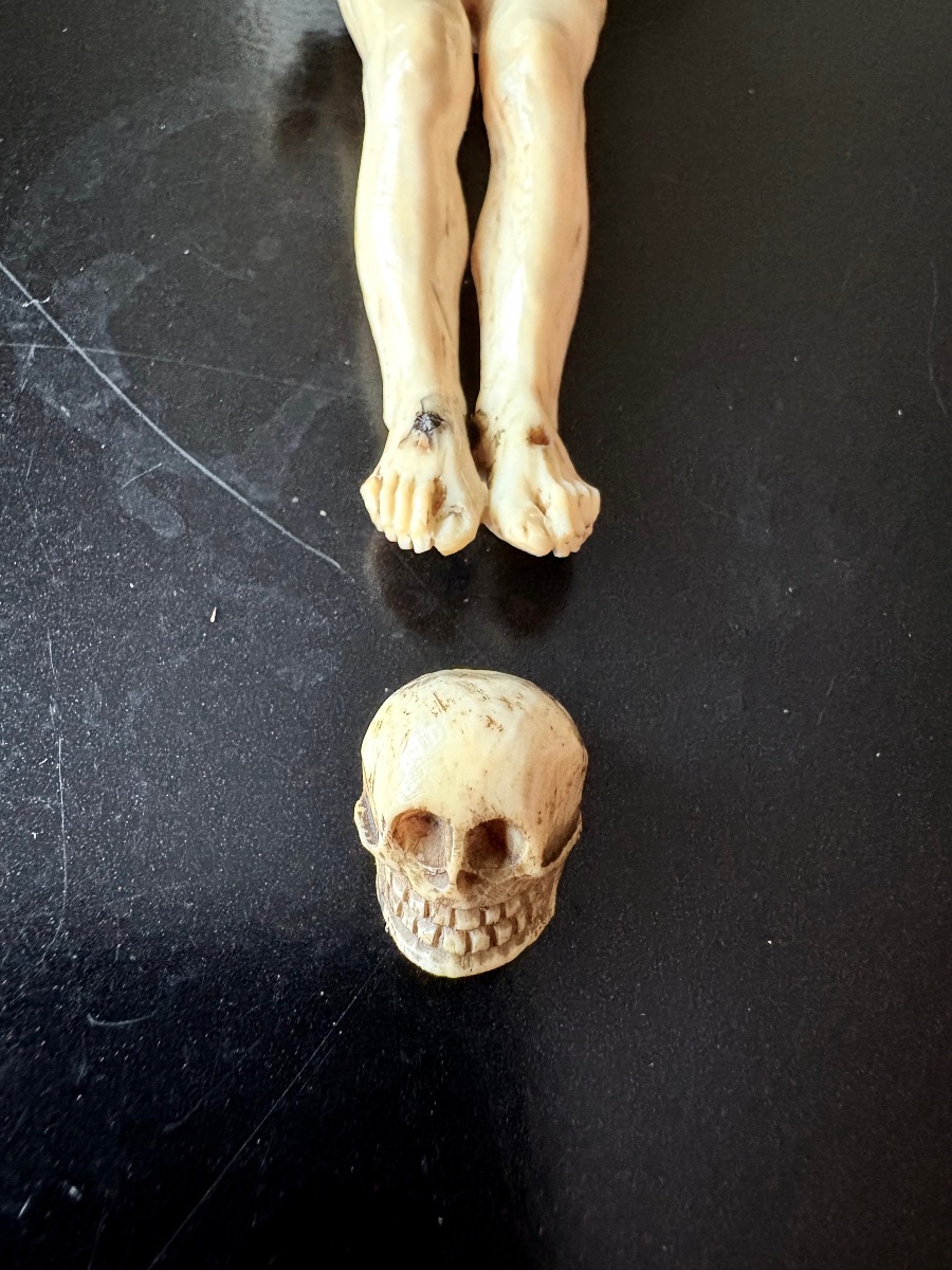 Ivory Christ And Skull, 18th Century, Accompanied By Two Others Carved From Wood.-photo-4
