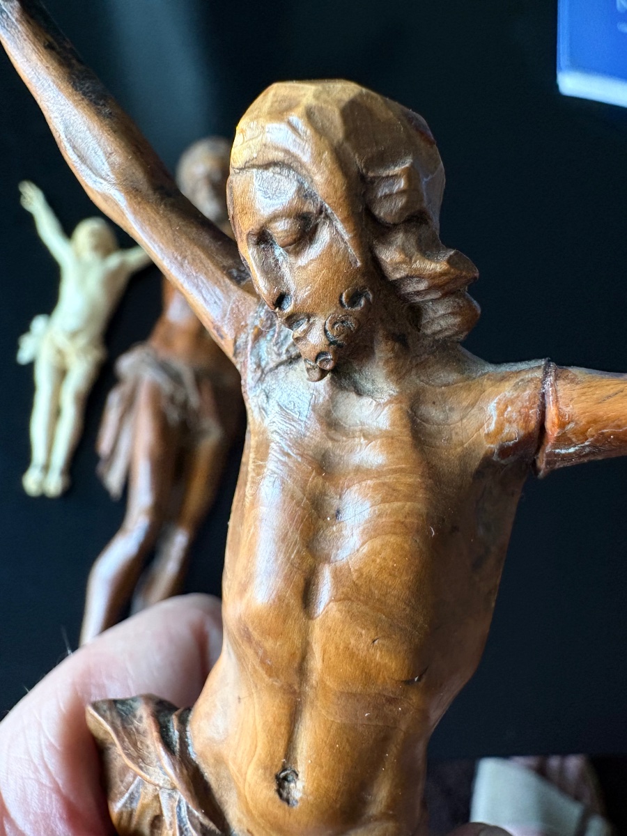 Ivory Christ And Skull, 18th Century, Accompanied By Two Others Carved From Wood.-photo-4