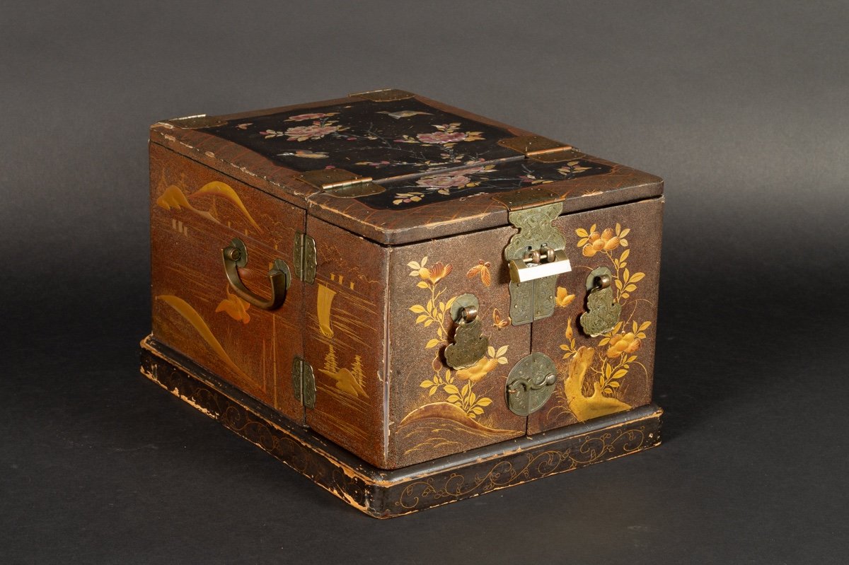 Coiffeuse Portable En Bois Laqué Noir - Ornée, Provenance Vietnam, Occasion (manque Le Peigne)