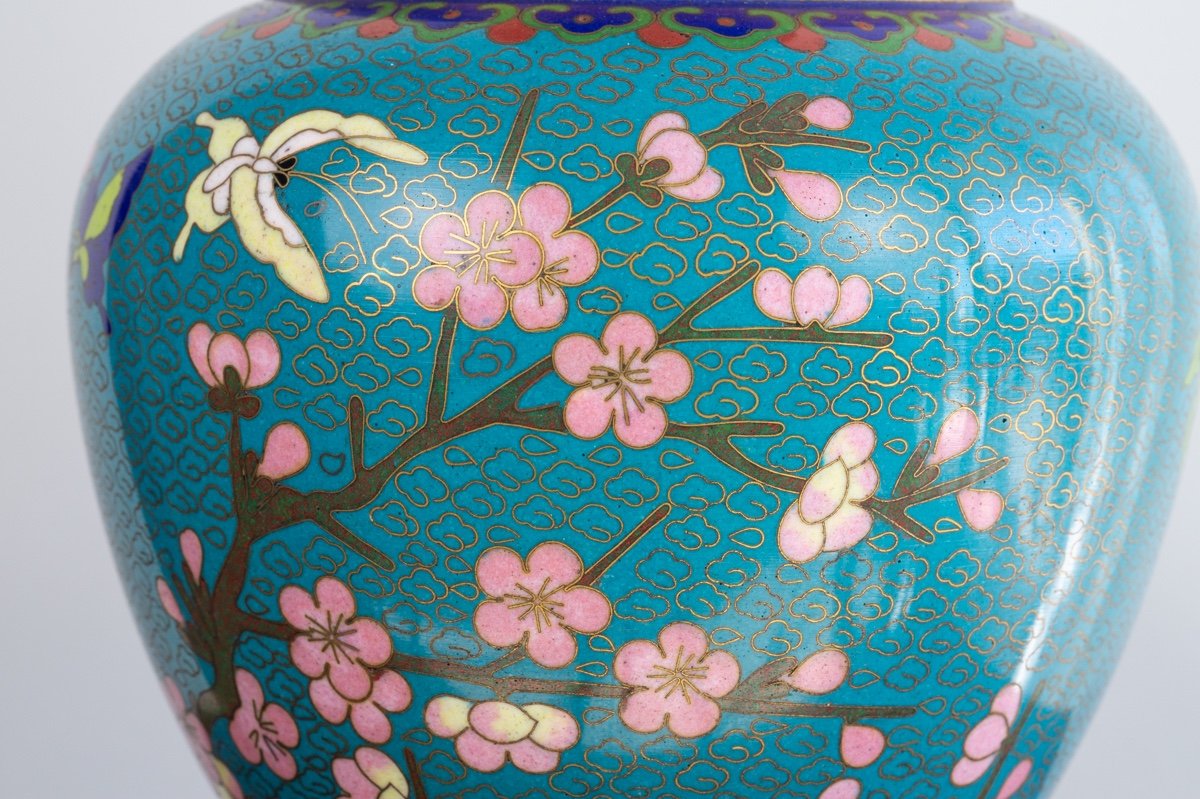 Vase Avec Fleurs De Cerisier Et Papillons, Cloisonné, Chine, Début Du 20e Siècle, Période Roc -photo-3