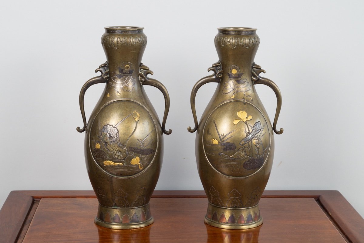 Pair Of Inlaid Vases, Bronze - Silver - Gold, Japan, Meiji Era (1868-1912).